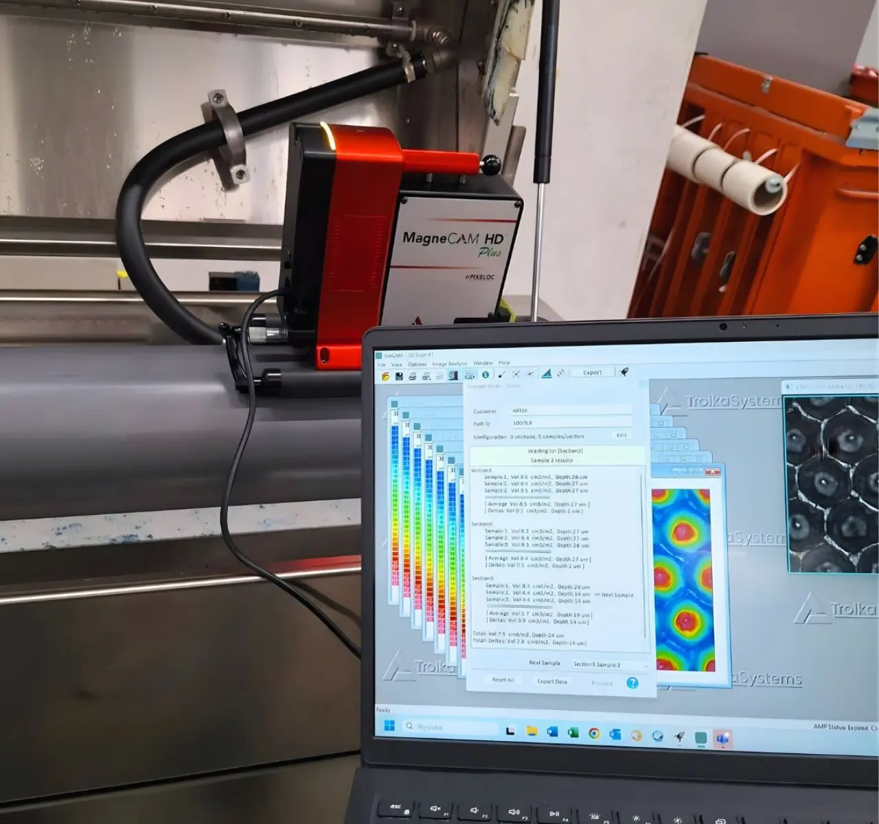 MagneCAM HD measuring an anilox roll with 3D scan data shown on laptop